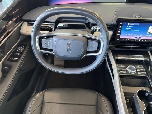 Used 2024 Lincoln Nautilus Premier image 26