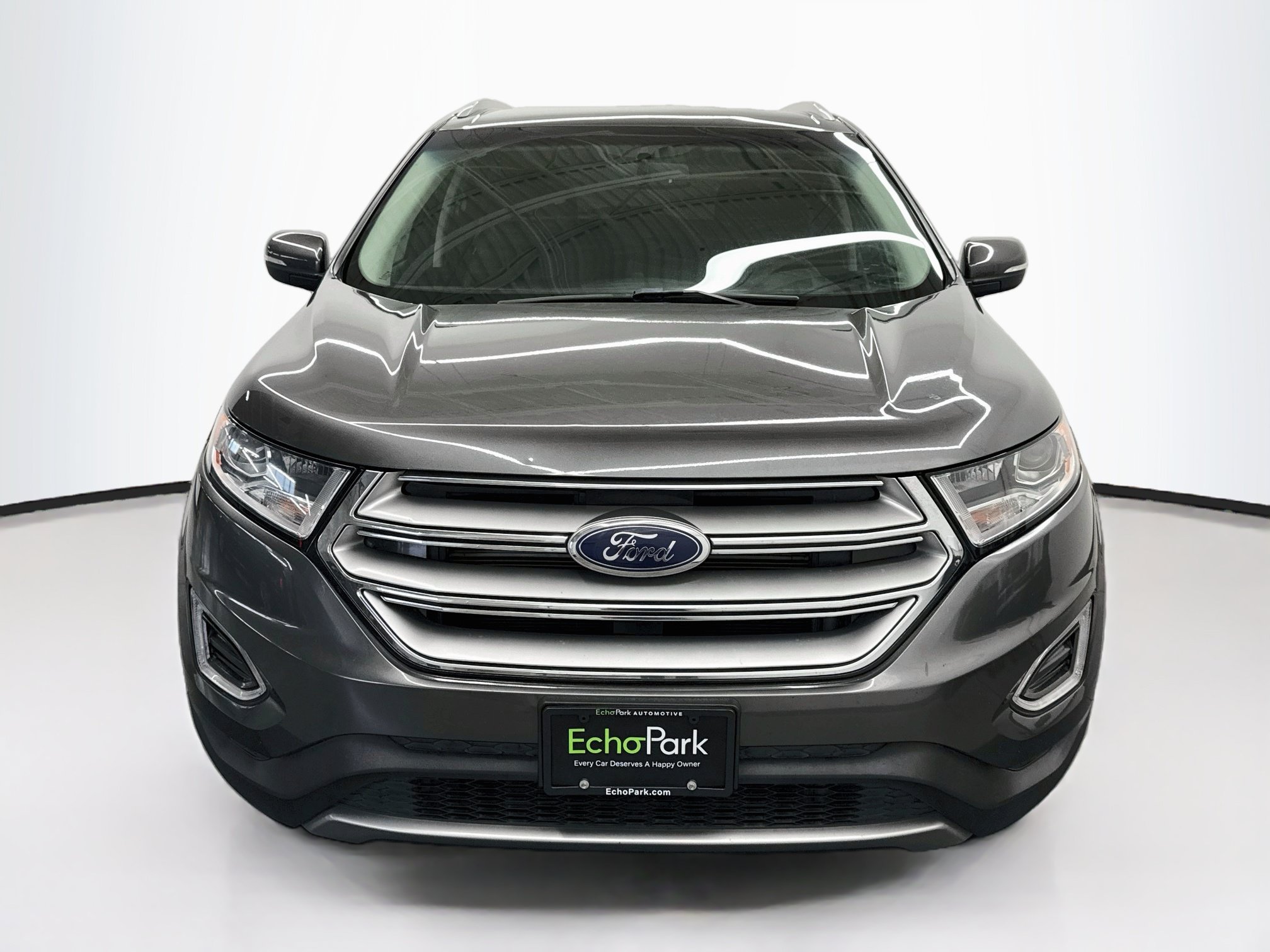 Used 2015 Ford Edge Titanium w/ Technology Package FWD image 2