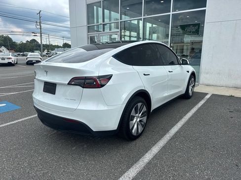 Used 2024 Tesla Model Y Long Range AWD/4WD image 4
