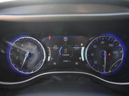 Used 2024 Chrysler Pacifica Touring-L FWD image 23