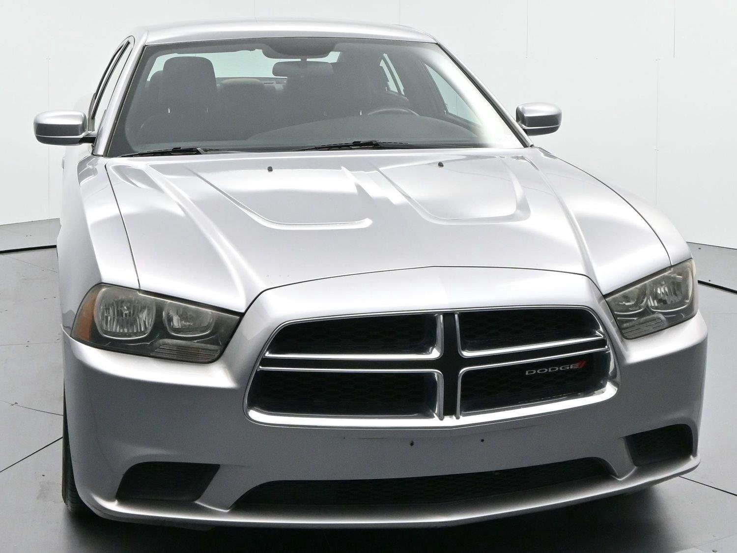 Used 2013 Dodge Charger SE RWD image 2