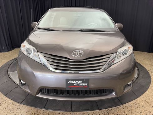 Used 2014 Toyota Sienna XLE AWD/4WD image 4