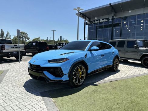 Used 2024 Lamborghini Urus Performante AWD/4WD image 2