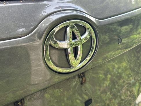 Used 2019 Toyota Highlander XLE AWD/4WD image 9