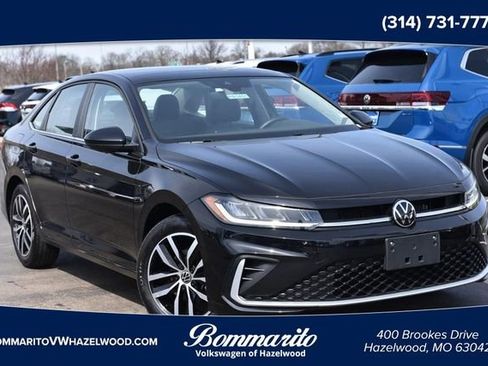 Used 2025 Volkswagen Jetta SE image 1