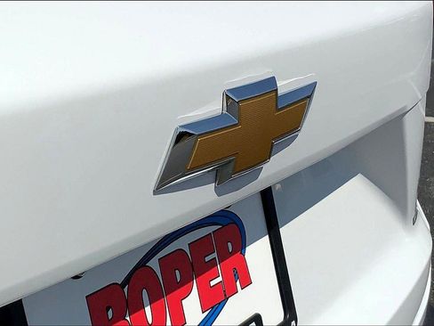 Used 2025 Chevrolet Trax LS image 29