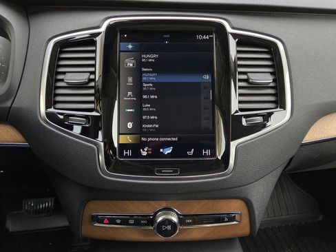 Used 2022 Volvo XC90 T6 Momentum w/ Advanced Package image 19