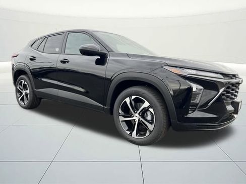 New 2025 Chevrolet Trax RS w/ Sunroof Package image 7