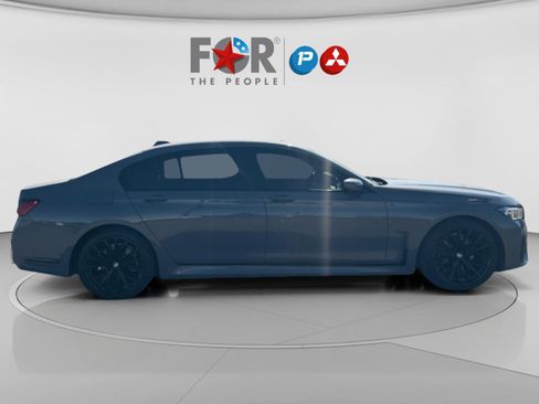 Used 2021 BMW 740i w/ M Sport Package image 6