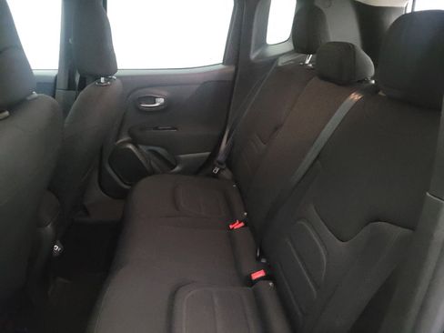 Used 2020 Jeep Renegade Latitude w/ Cold Weather Group image 18