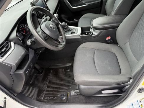 Certified 2022 Toyota RAV4 LE AWD/4WD image 13