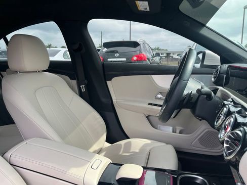 Used 2022 Mercedes-Benz CLA 250 image 9