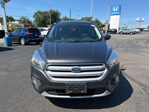Used 2018 Ford Escape SE FWD image 2
