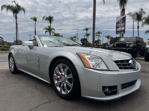 Used 2009 Cadillac XLR RWD image 13