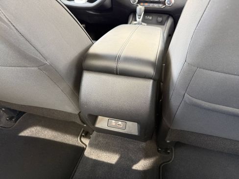 Used 2025 Nissan Altima 2.5 SV FWD image 23