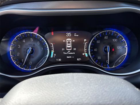 Used 2023 Chrysler Pacifica Touring-L FWD image 12