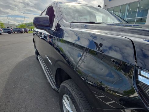 Used 2023 Chevrolet Suburban LT AWD/4WD image 5