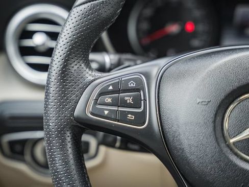 Used 2019 Mercedes-Benz GLC 300 w/ Parking Assistance Package image 27
