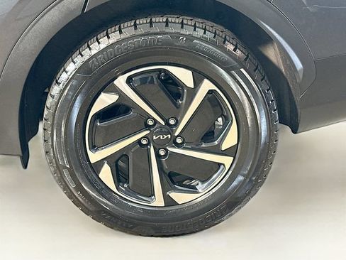 Used 2023 Kia Sportage LX AWD/4WD image 6