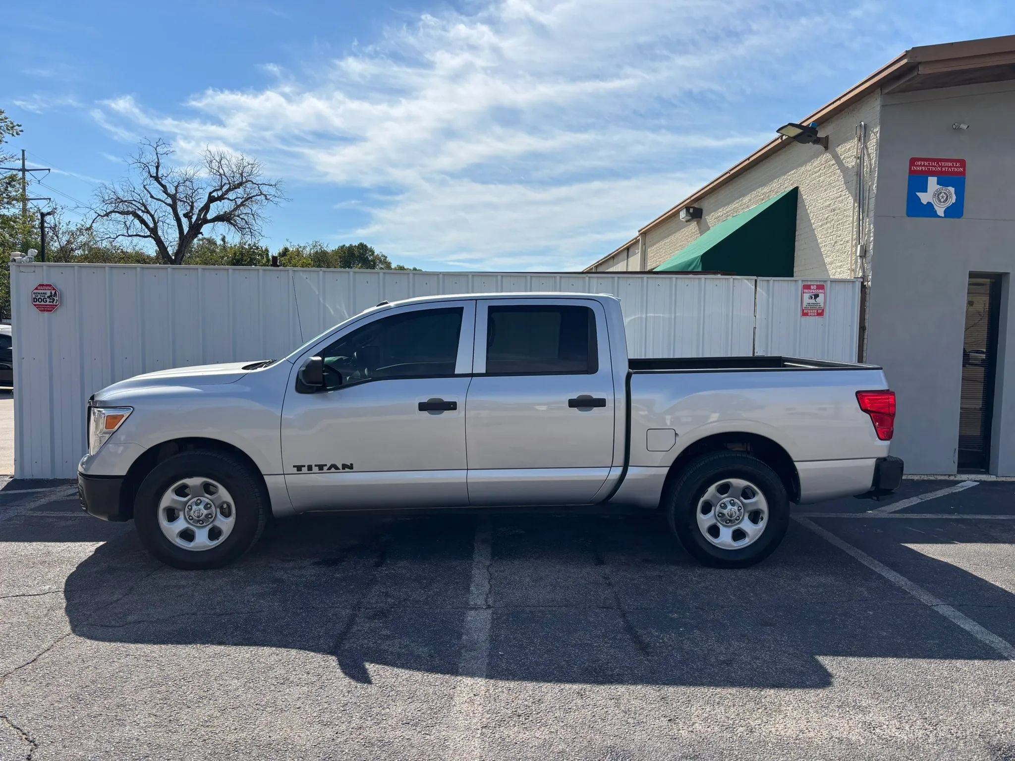 Used 2019 Nissan Titan S w/ S Utility Package RWD image 2