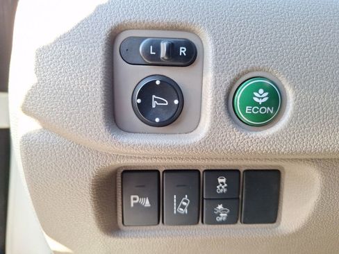 Used 2016 Honda Pilot Touring image 25