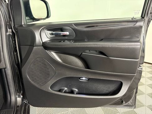 Used 2020 Dodge Grand Caravan SE FWD image 31