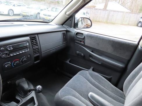 Used 2004 Dodge Dakota Sport w/ Deluxe Convenience Group image 18