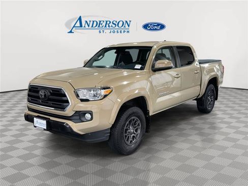 Used 2018 Toyota Tacoma SR5 RWD image 1