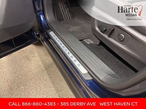 Certified 2022 Nissan Pathfinder Platinum w/ Cargo Package image 19