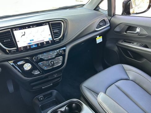 New 2026 Chrysler Pacifica Select w/ S Appearance Package image 12