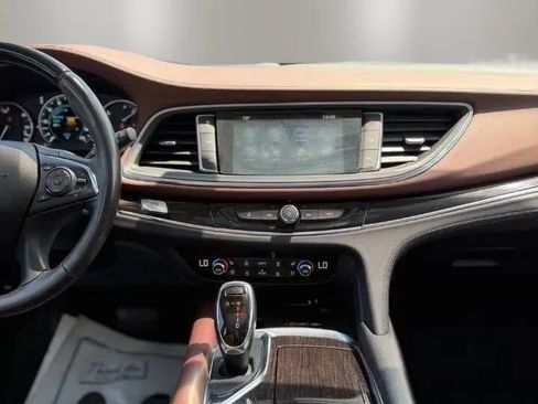 Used 2018 Buick Enclave Avenir w/ Avenir Technology Package AWD/4WD image 11