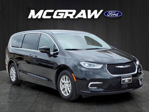 Used 2025 Chrysler Pacifica Select FWD image 5
