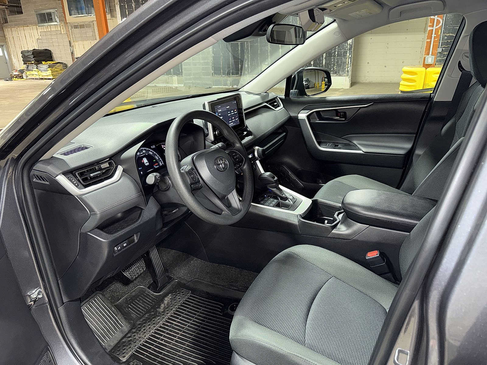 Used 2024 Toyota RAV4 LE AWD/4WD image 27