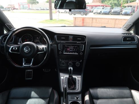 Used 2015 Volkswagen GTI SE FWD image 11