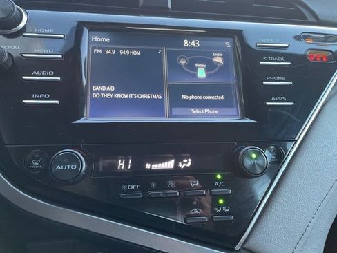 Used 2018 Toyota Camry LE image 19