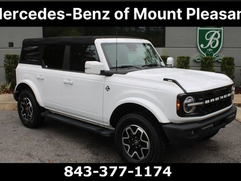 Used 2022 Ford Bronco Outer Banks image 2