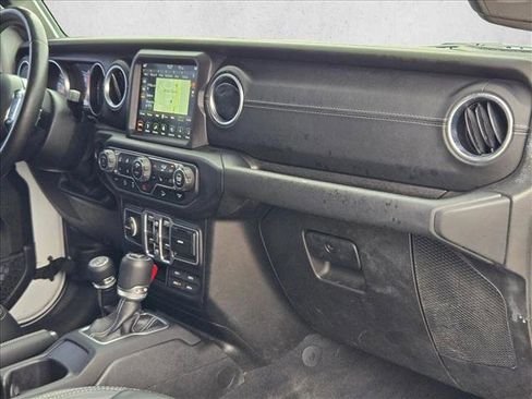 Used 2018 Jeep Wrangler Unlimited Sahara image 18