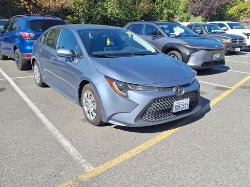 Used 2020 Toyota Corolla LE image 3