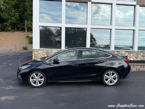 Used 2018 Chevrolet Cruze Premier w/ Premier True North Edition FWD image 13