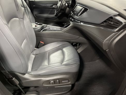 Used 2023 Buick Enclave Essence image 13