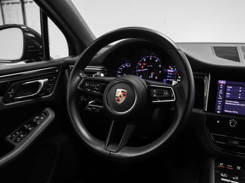 Certified 2023 Porsche Macan image 29
