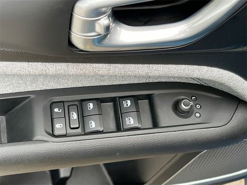 Used 2025 Jeep Compass Latitude image 17