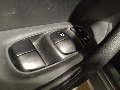 Used 2018 Nissan Rogue S FWD image 27