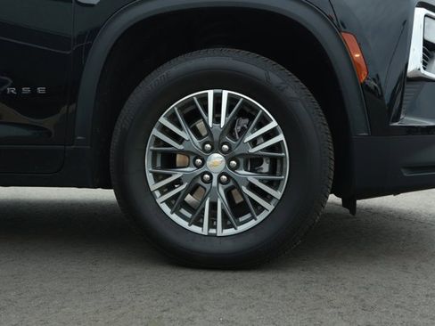 Used 2025 Chevrolet Traverse LT image 5