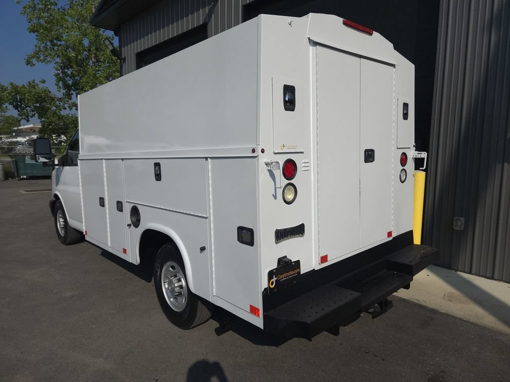 Used 2017 Chevrolet Express 3500 RWD image 3