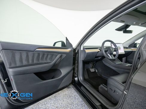 Used 2023 Tesla Model Y Long Range AWD/4WD image 9