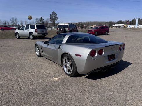 Used 2005 Chevrolet Corvette Coupe w/ Preferred Equipment Group RWD image 4