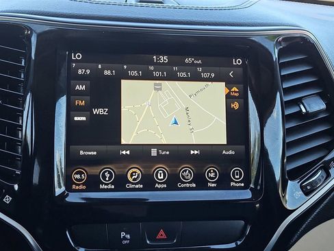 Used 2019 Jeep Cherokee Limited image 19