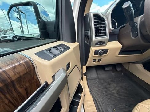 Used 2018 Ford F150 Lariat w/ Equipment Group 502A Luxury AWD/4WD image 10
