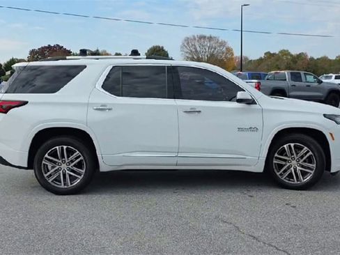 Certified 2023 Chevrolet Traverse High Country w/ LPO, Floor Liner Package image 9